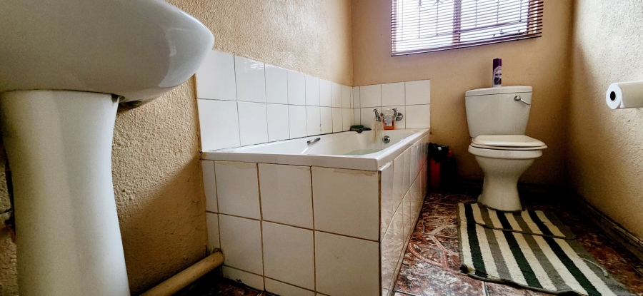 2 Bedroom Property for Sale in Tlhabane North West